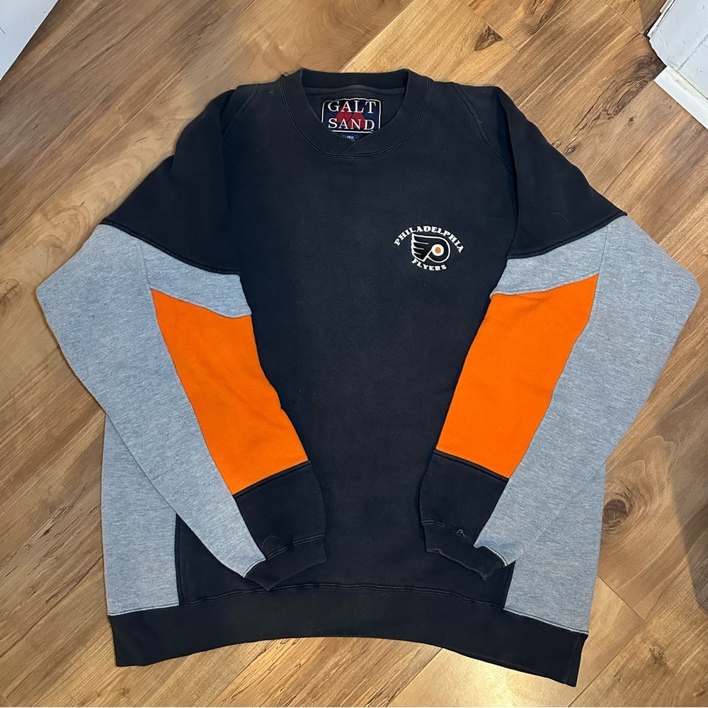 ** SOLD ** Black, grey & orange vintage Philadelphia
Flyers crewneck 
 size XL